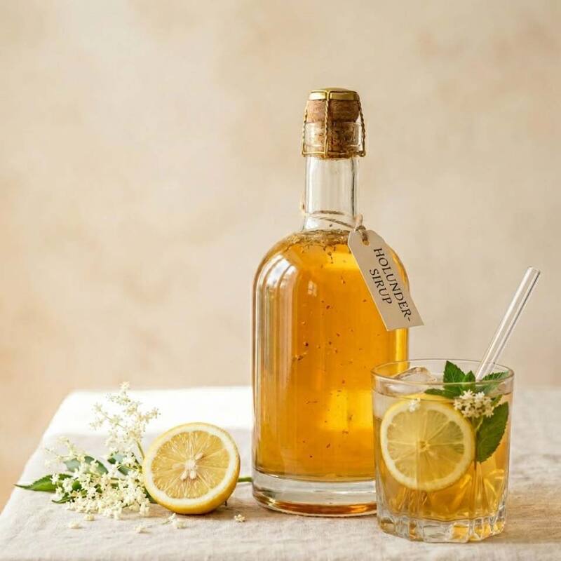 Selbstgemachter Holunderbl&uuml;tensirup