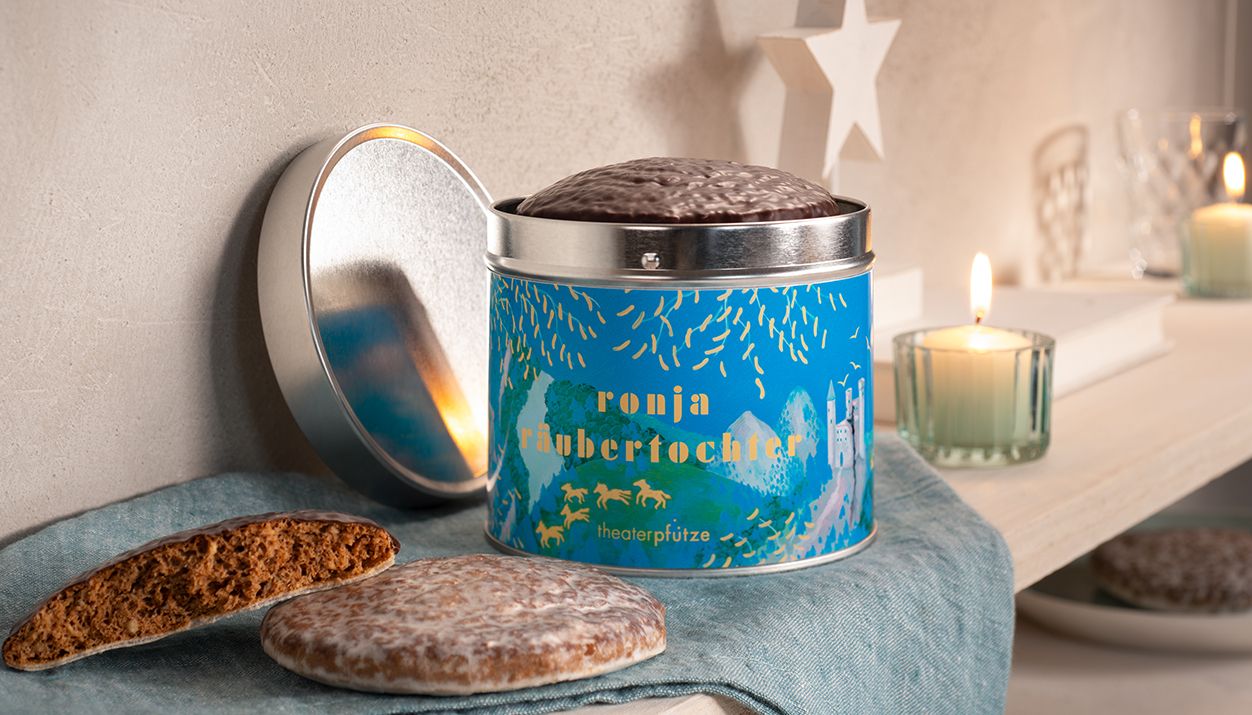 Theater-Pfütze Tin 2023 Decorated with pictures filled with glazed and chocolate-coated Lebkuchen