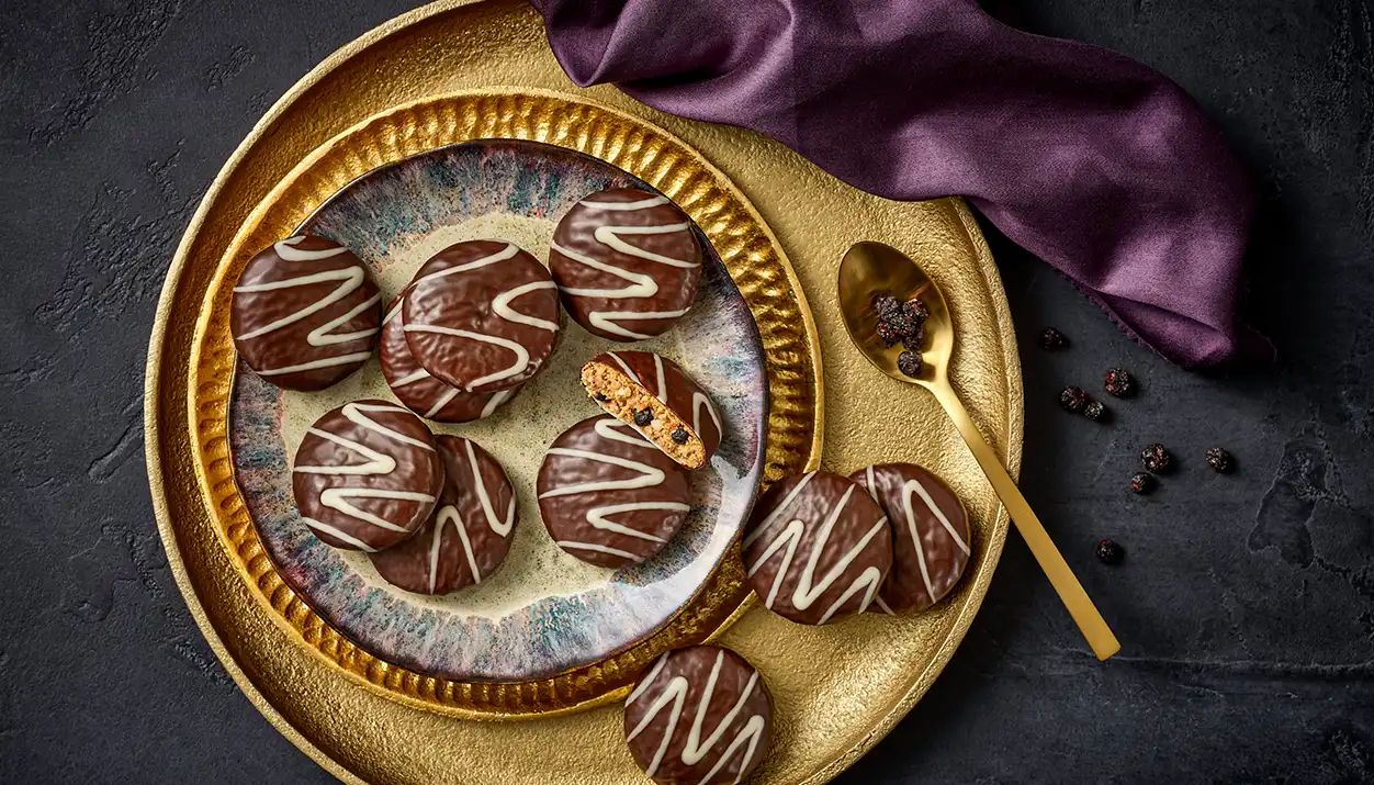 Mini Wildheidelbeere-Marzipan-Elise