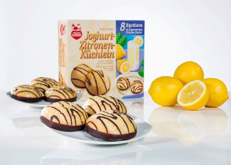 Acht saftige Joghurt-Zitronen-Küchlein, mit Limoncello verfeinert