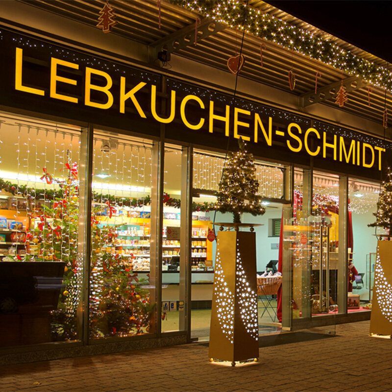 Schmidt Ladengebäude zur Weihnachtszeit
